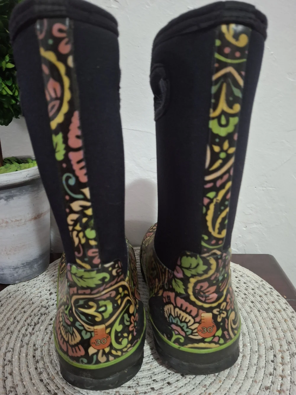 Bogs Kids Tuscany Waterproof Rain/Snow Boots Size 5.